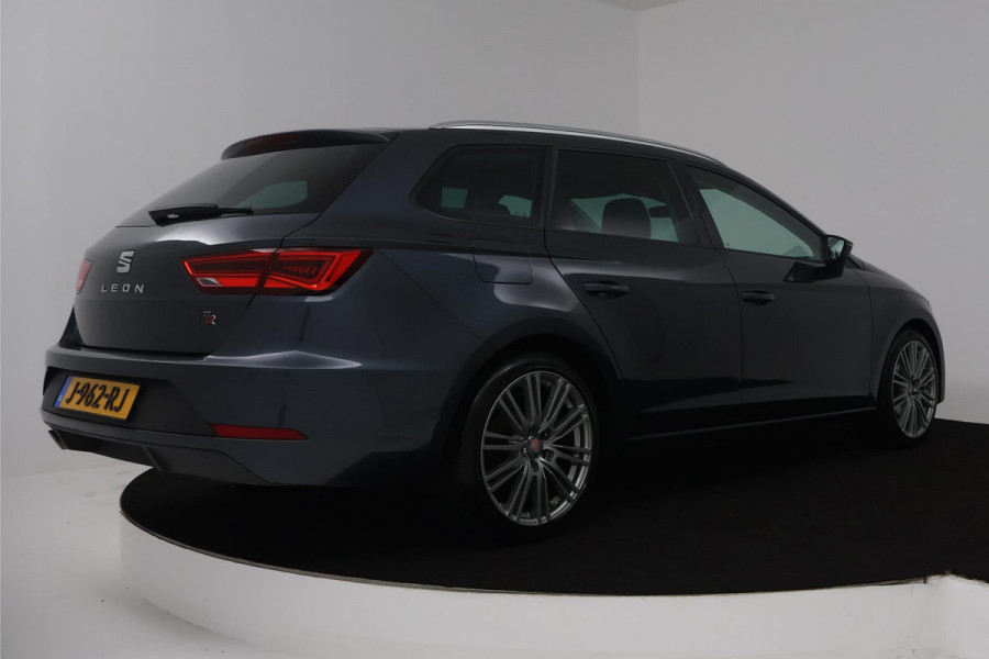 Seat Leon ST 1.5 TSI FR Ultimate Edition (SFEERVERLICHTING, STOELVERWARMING, NAVIGATIE CARPLAY, CRUISE ADAPTIEF, SENSOREN)