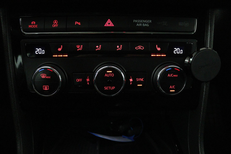 Seat Leon ST 1.5 TSI FR Ultimate Edition (SFEERVERLICHTING, STOELVERWARMING, NAVIGATIE CARPLAY, CRUISE ADAPTIEF, SENSOREN)