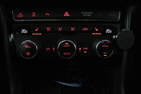 Seat Leon ST 1.5 TSI FR Ultimate Edition (SFEERVERLICHTING, STOELVERWARMING, NAVIGATIE CARPLAY, CRUISE ADAPTIEF, SENSOREN)