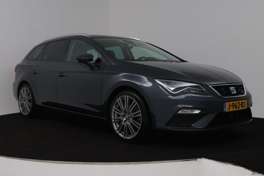 Seat Leon ST 1.5 TSI FR Ultimate Edition (SFEERVERLICHTING, STOELVERWARMING, NAVIGATIE CARPLAY, CRUISE ADAPTIEF, SENSOREN)