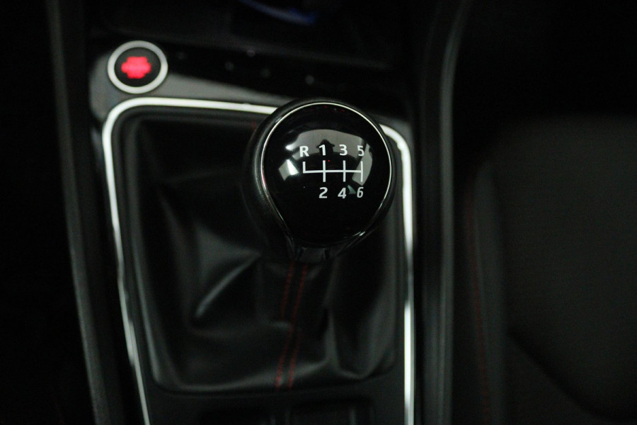 Seat Leon ST 1.5 TSI FR Ultimate Edition (SFEERVERLICHTING, STOELVERWARMING, NAVIGATIE CARPLAY, CRUISE ADAPTIEF, SENSOREN)