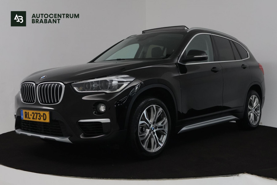 BMW X1 SDrive20i Corporate Lease High Executive (PANORAMADAK, TREKHAAK, CRUISE ADAPTIEF, HEAD-UP, AUTOMAAT, DEALER ONDERHOUDEN)
