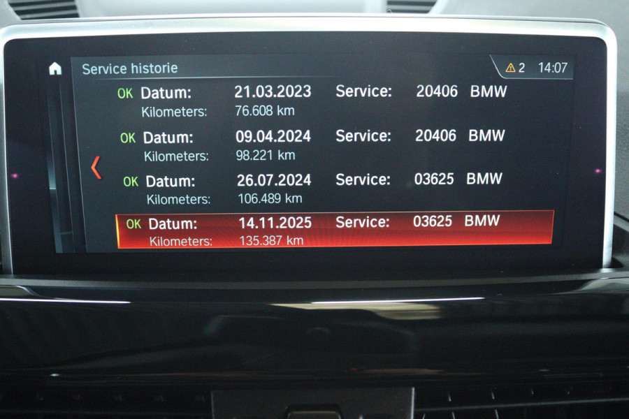 BMW X1 SDrive20i Corporate Lease High Executive (PANORAMADAK, TREKHAAK, CRUISE ADAPTIEF, HEAD-UP, AUTOMAAT, DEALER ONDERHOUDEN)