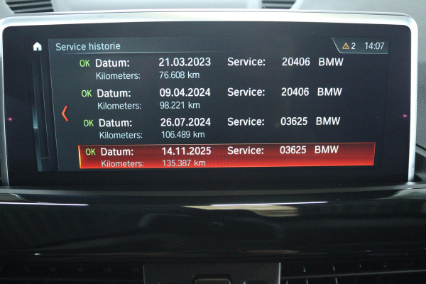 BMW X1 SDrive20i Corporate Lease High Executive (PANORAMADAK, TREKHAAK, CRUISE ADAPTIEF, HEAD-UP, AUTOMAAT, DEALER ONDERHOUDEN)