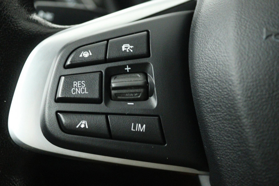 BMW X1 SDrive20i Corporate Lease High Executive (PANORAMADAK, TREKHAAK, CRUISE ADAPTIEF, HEAD-UP, AUTOMAAT, DEALER ONDERHOUDEN)