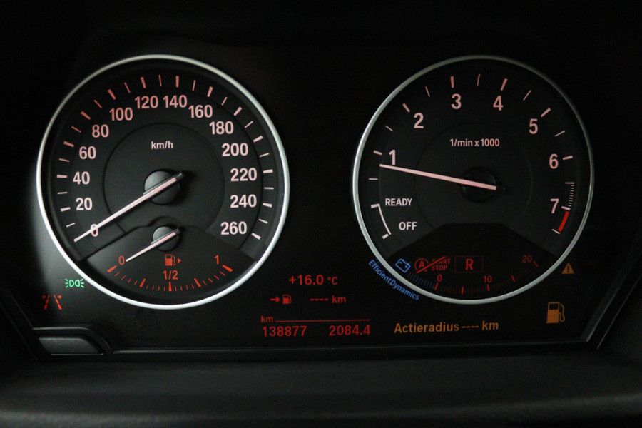 BMW X1 SDrive20i Corporate Lease High Executive (PANORAMADAK, TREKHAAK, CRUISE ADAPTIEF, HEAD-UP, AUTOMAAT, DEALER ONDERHOUDEN)