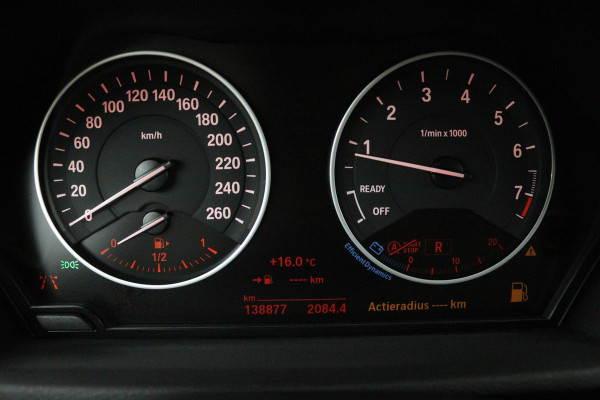 BMW X1 SDrive20i Corporate Lease High Executive (PANORAMADAK, TREKHAAK, CRUISE ADAPTIEF, HEAD-UP, AUTOMAAT, DEALER ONDERHOUDEN)