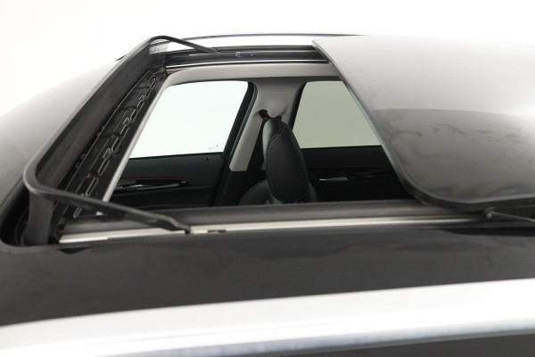 BMW X1 SDrive20i Corporate Lease High Executive (PANORAMADAK, TREKHAAK, CRUISE ADAPTIEF, HEAD-UP, AUTOMAAT, DEALER ONDERHOUDEN)