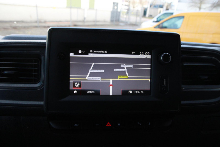 Renault Master T33 2.3 dCi 135PK L2H2 Work Edition / Trekhaak / Camera / App connect