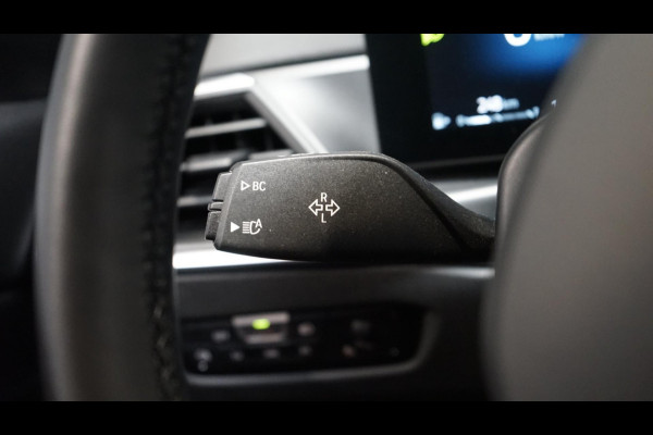 BMW 3 Serie 318i M-Sport AUTOMAAT-ALCANTARA-CARPLAY-CRUISE-DAB-LED-NAVIGATIE-SHADOW LINE