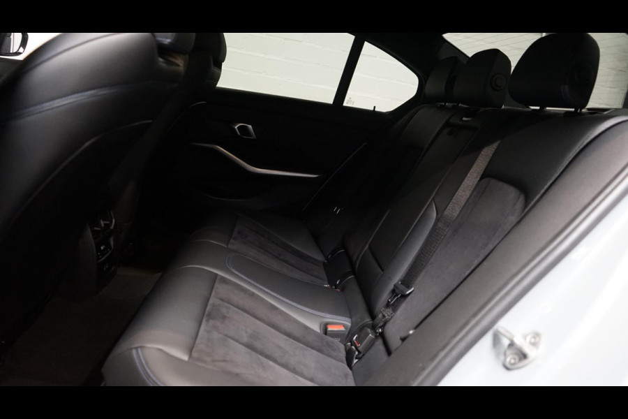 BMW 3 Serie 318i M-Sport AUTOMAAT-ALCANTARA-CARPLAY-CRUISE-DAB-LED-NAVIGATIE-SHADOW LINE