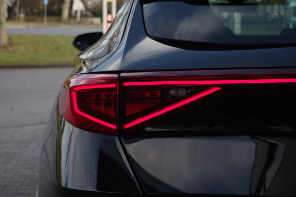 CUPRA Formentor 1.4 e-Hybrid VZ 245 PK Performance PHEV, Camera, Carplay, Adap. Cruise Control, Stuurverwarming