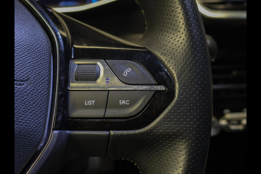 Peugeot 208 1.2 PureTech GT-line (APPLE CARPLAY,CAMERA,LED,NAVI,CRUISE,CLIMATE,SPORTSTOELEN,GETINT,LM VELGEN,NETTESTAAT)