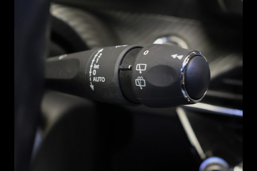 Peugeot 208 1.2 PureTech GT-line (APPLE CARPLAY,CAMERA,LED,NAVI,CRUISE,CLIMATE,SPORTSTOELEN,GETINT,LM VELGEN,NETTESTAAT)