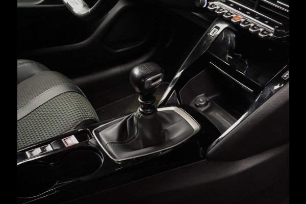 Peugeot 208 1.2 PureTech GT-line (APPLE CARPLAY,CAMERA,LED,NAVI,CRUISE,CLIMATE,SPORTSTOELEN,GETINT,LM VELGEN,NETTESTAAT)