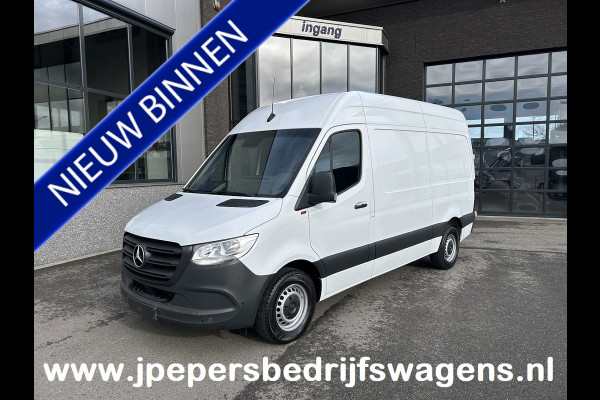 Mercedes-Benz Sprinter 317 CDI L2 H2 MBUX / Trekhaak / Camera / Parkeersensoren / Navigatie / Airco / 270 Graden achterdeuren