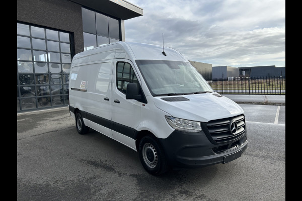 Mercedes-Benz Sprinter 317 CDI L2 H2 MBUX / Trekhaak / Camera / Parkeersensoren / Navigatie / Airco / 270 Graden achterdeuren