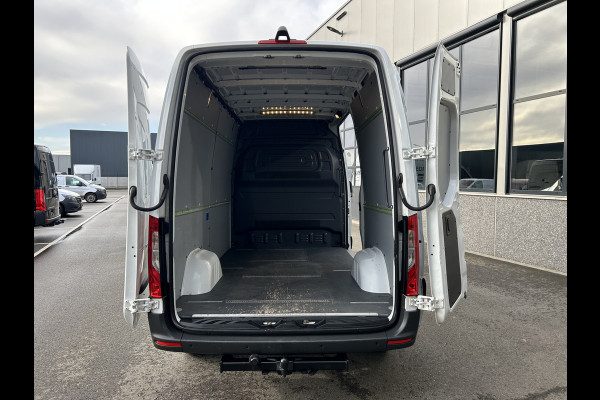 Mercedes-Benz Sprinter 317 CDI L2 H2 MBUX / Trekhaak / Camera / Parkeersensoren / Navigatie / Airco / 270 Graden achterdeuren