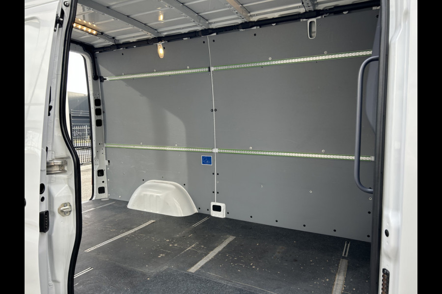 Mercedes-Benz Sprinter 317 CDI L2 H2 MBUX / Trekhaak / Camera / Parkeersensoren / Navigatie / Airco / 270 Graden achterdeuren