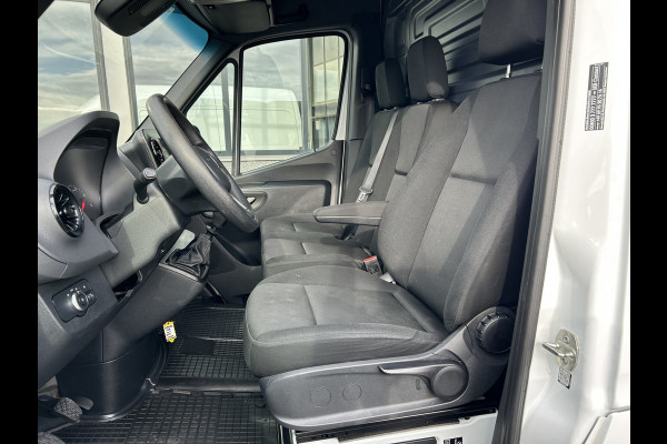 Mercedes-Benz Sprinter 317 CDI L2 H2 MBUX / Trekhaak / Camera / Parkeersensoren / Navigatie / Airco / 270 Graden achterdeuren