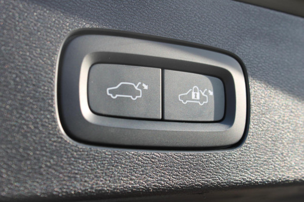 Volvo V60 T6 350PK Automaat Recharge AWD Inscription Panoramisch schuif-kanteldak / Semi elektrisch wegklapbare trekhaak / DAB+ / Apple Carplay / Lederen bekleding / 360graden camera