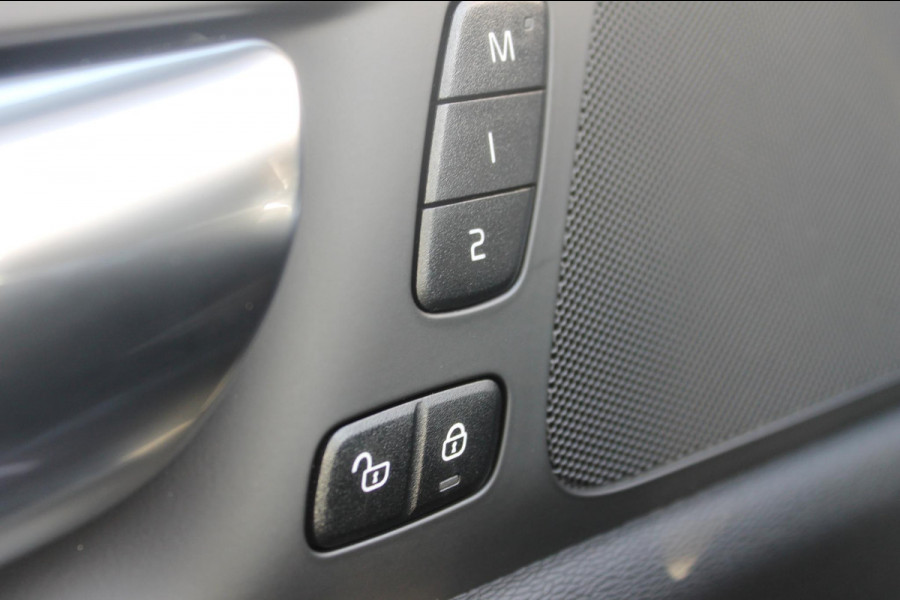 Volvo V60 T6 350PK Automaat Recharge AWD Inscription Panoramisch schuif-kanteldak / Semi elektrisch wegklapbare trekhaak / DAB+ / Apple Carplay / Lederen bekleding / 360graden camera
