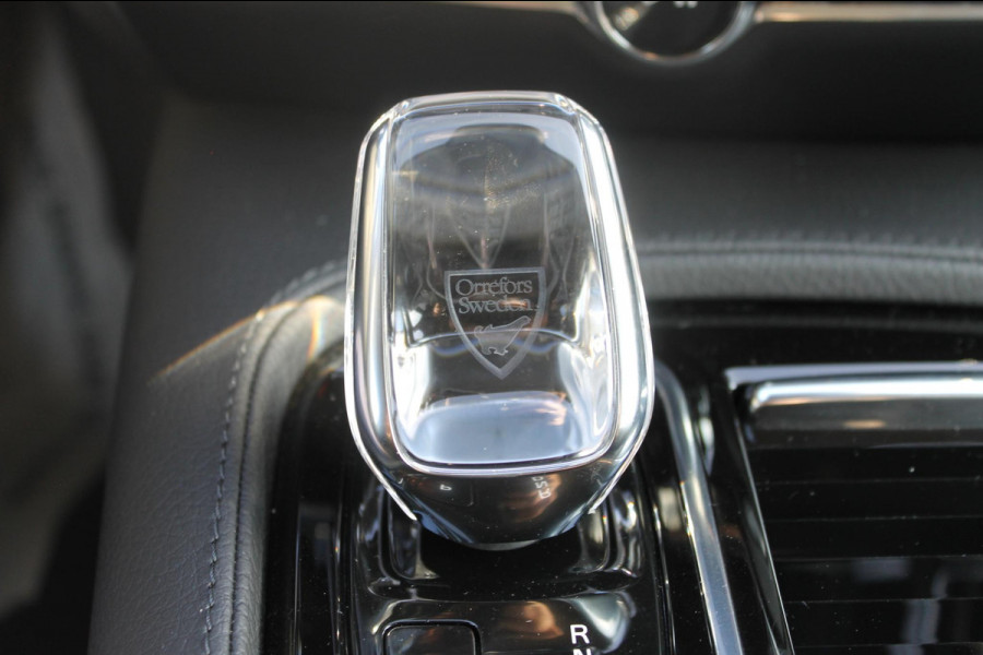 Volvo V60 T6 350PK Automaat Recharge AWD Inscription Panoramisch schuif-kanteldak / Semi elektrisch wegklapbare trekhaak / DAB+ / Apple Carplay / Lederen bekleding / 360graden camera