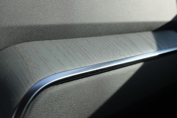 Volvo V60 T6 350PK Automaat Recharge AWD Inscription Panoramisch schuif-kanteldak / Semi elektrisch wegklapbare trekhaak / DAB+ / Apple Carplay / Lederen bekleding / 360graden camera