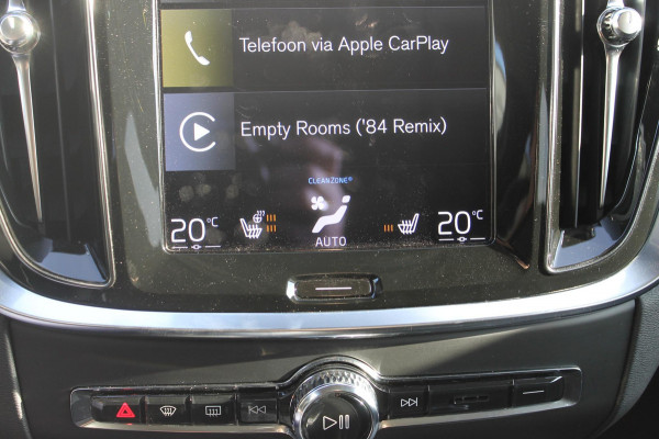 Volvo V60 T6 350PK Automaat Recharge AWD Inscription Panoramisch schuif-kanteldak / Semi elektrisch wegklapbare trekhaak / DAB+ / Apple Carplay / Lederen bekleding / 360graden camera