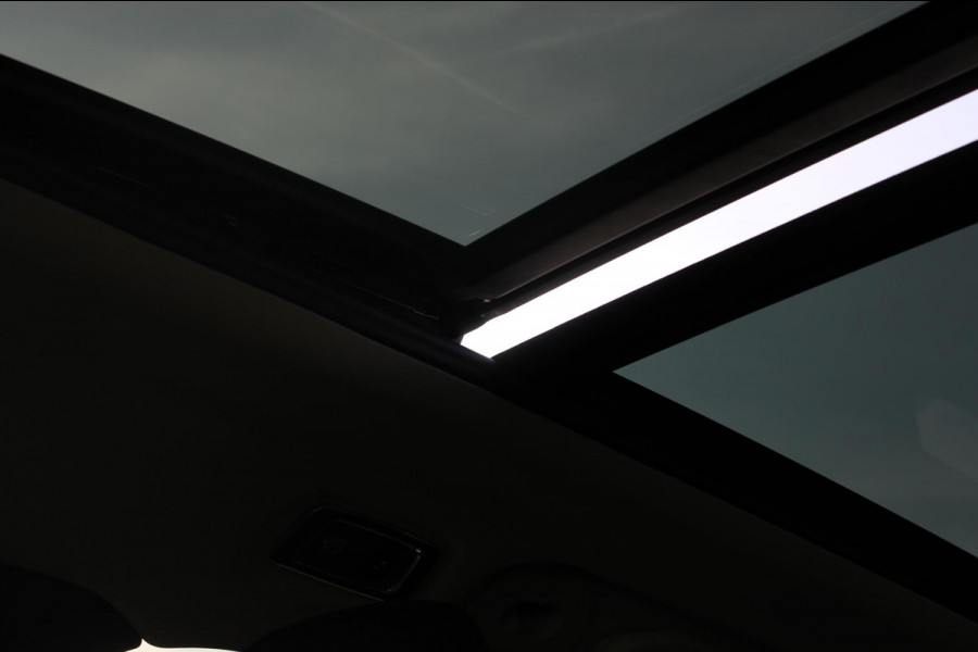 Volvo V60 T6 350PK Automaat Recharge AWD Inscription Panoramisch schuif-kanteldak / Semi elektrisch wegklapbare trekhaak / DAB+ / Apple Carplay / Lederen bekleding / 360graden camera