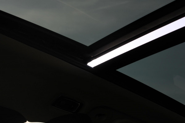 Volvo V60 T6 350PK Automaat Recharge AWD Inscription Panoramisch schuif-kanteldak / Semi elektrisch wegklapbare trekhaak / DAB+ / Apple Carplay / Lederen bekleding / 360graden camera