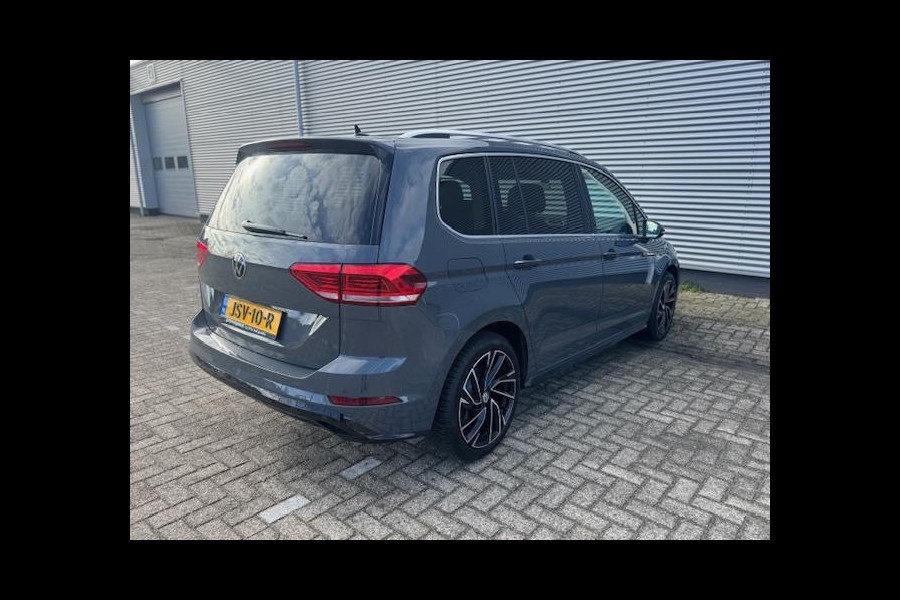 Volkswagen Touran 1.5 TSI R-Line Exclusive 7p,afn.Trekhaak,Navigatie,parkeersensoren/Camera,stoelverwarming,