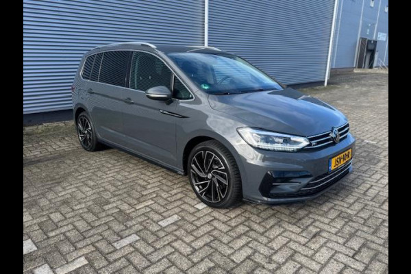 Volkswagen Touran 1.5 TSI R-Line Exclusive 7p,afn.Trekhaak,Navigatie,parkeersensoren/Camera,stoelverwarming,