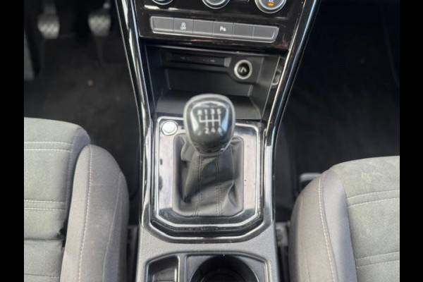 Volkswagen Touran 1.5 TSI R-Line Exclusive 7p,afn.Trekhaak,Navigatie,parkeersensoren/Camera,stoelverwarming,