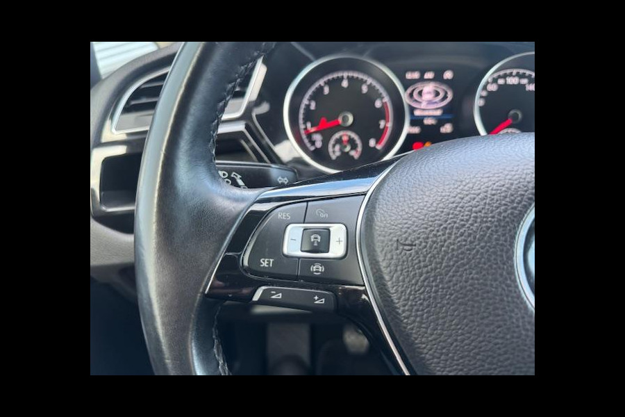 Volkswagen Touran 1.5 TSI R-Line Exclusive 7p,afn.Trekhaak,Navigatie,parkeersensoren/Camera,stoelverwarming,