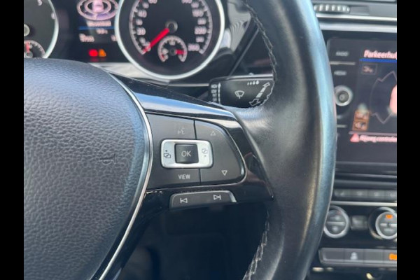 Volkswagen Touran 1.5 TSI R-Line Exclusive 7p,afn.Trekhaak,Navigatie,parkeersensoren/Camera,stoelverwarming,