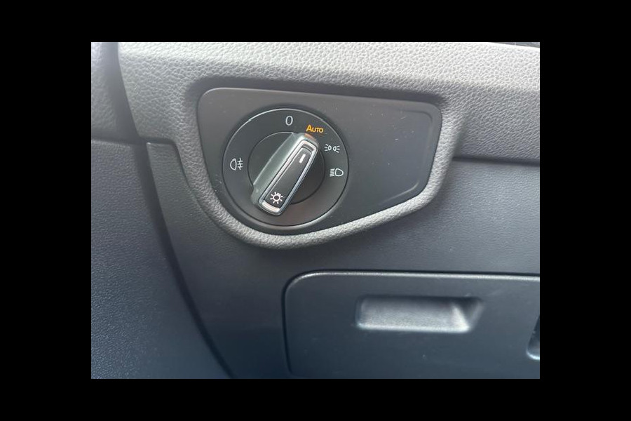 Volkswagen Touran 1.5 TSI R-Line Exclusive 7p,afn.Trekhaak,Navigatie,parkeersensoren/Camera,stoelverwarming,