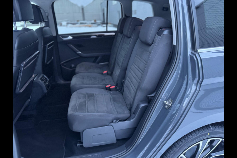 Volkswagen Touran 1.5 TSI R-Line Exclusive 7p,afn.Trekhaak,Navigatie,parkeersensoren/Camera,stoelverwarming,