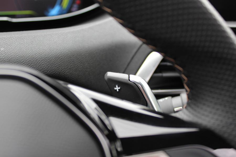Peugeot 3008 1.6 HYbrid 225 GT | Panoramadak | All-season | BLIS | Adaptieve Cruise | Navigatie