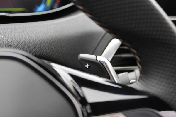 Peugeot 3008 1.6 HYbrid 225 GT | Panoramadak | All-season | BLIS | Adaptieve Cruise | Navigatie