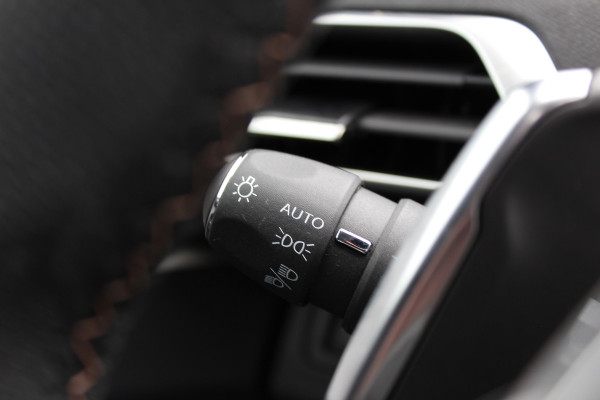 Peugeot 3008 1.6 HYbrid 225 GT | Panoramadak | All-season | BLIS | Adaptieve Cruise | Navigatie