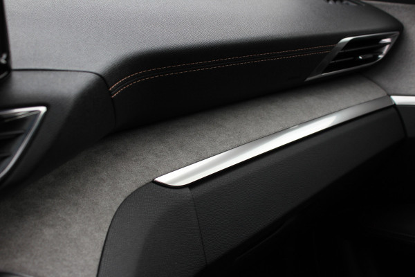 Peugeot 3008 1.6 HYbrid 225 GT | Panoramadak | All-season | BLIS | Adaptieve Cruise | Navigatie