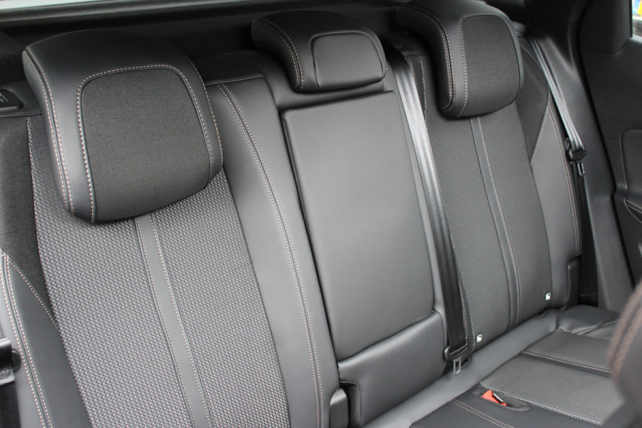 Peugeot 3008 1.6 HYbrid 225 GT | Panoramadak | All-season | BLIS | Adaptieve Cruise | Navigatie