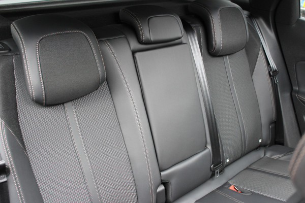 Peugeot 3008 1.6 HYbrid 225 GT | Panoramadak | All-season | BLIS | Adaptieve Cruise | Navigatie