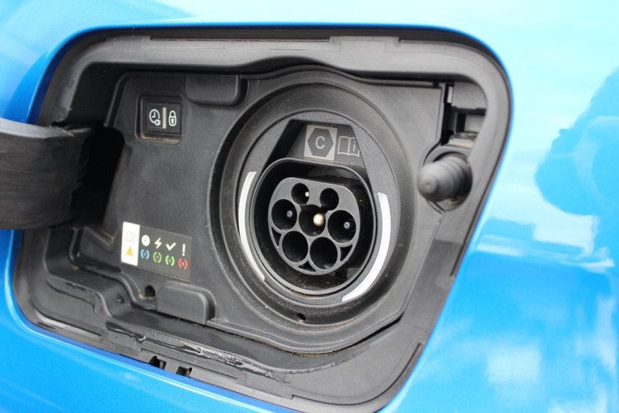 Peugeot 3008 1.6 HYbrid 225 GT | Panoramadak | All-season | BLIS | Adaptieve Cruise | Navigatie