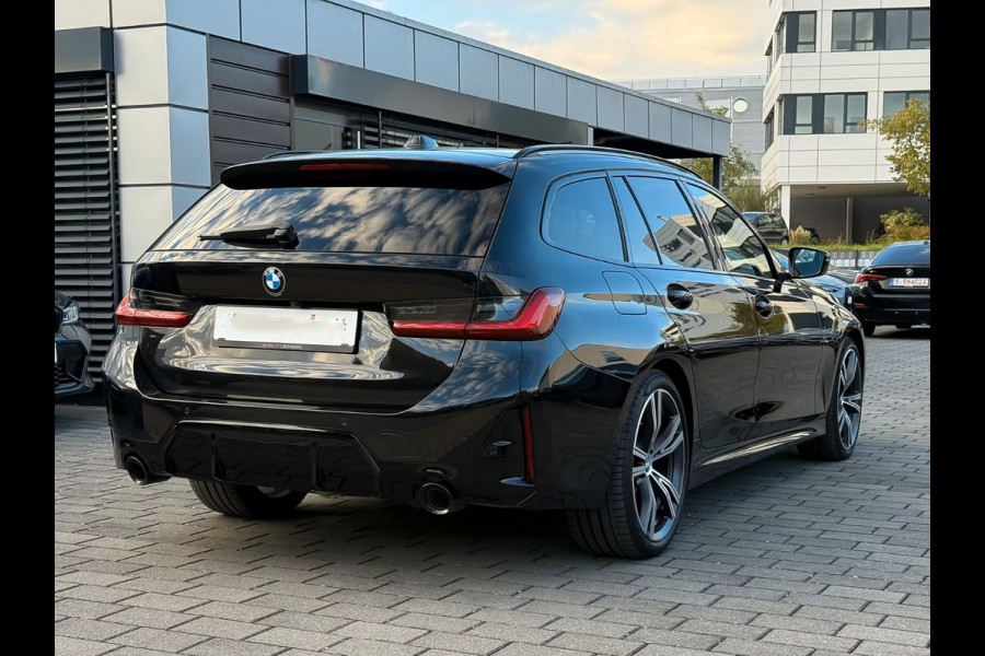BMW 3 Serie Touring 320d xDrive M-SPORT ** LED, NAVI+, LEDER, PANORAMA, H&K SOUND, HuD, TREKH, 19-inch LMV ** 1e EIG - UNFALLFREI ** ** INFORMEER OOK NAAR ONZE AANTREKKELIJKE FINANCIAL-LEASE TARIEVEN **