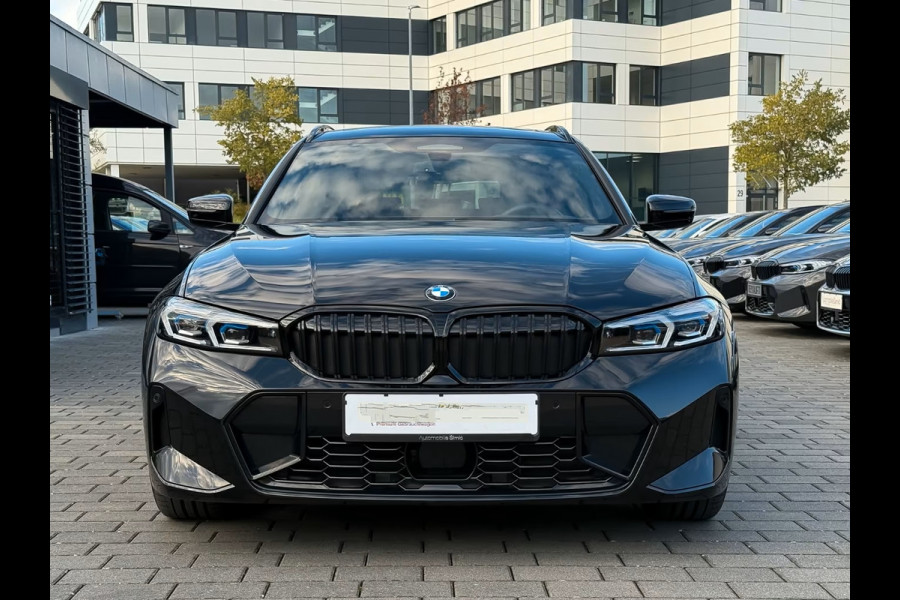 BMW 3 Serie Touring 320d xDrive M-SPORT ** LED, NAVI+, LEDER, PANORAMA, H&K SOUND, HuD, TREKH, 19-inch LMV ** 1e EIG - UNFALLFREI ** ** INFORMEER OOK NAAR ONZE AANTREKKELIJKE FINANCIAL-LEASE TARIEVEN **
