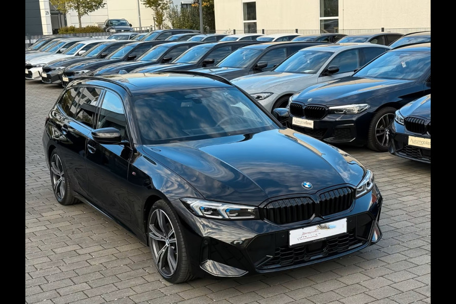BMW 3 Serie Touring 320d xDrive M-SPORT ** LED, NAVI+, LEDER, PANORAMA, H&K SOUND, HuD, TREKH, 19-inch LMV ** 1e EIG - UNFALLFREI ** ** INFORMEER OOK NAAR ONZE AANTREKKELIJKE FINANCIAL-LEASE TARIEVEN **