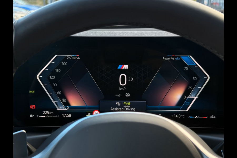 BMW 3 Serie Touring 320d xDrive M-SPORT ** LED, NAVI+, LEDER, PANORAMA, H&K SOUND, HuD, TREKH, 19-inch LMV ** 1e EIG - UNFALLFREI ** ** INFORMEER OOK NAAR ONZE AANTREKKELIJKE FINANCIAL-LEASE TARIEVEN **