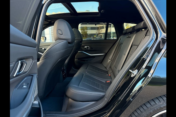 BMW 3 Serie Touring 320d xDrive M-SPORT ** LED, NAVI+, LEDER, PANORAMA, H&K SOUND, HuD, TREKH, 19-inch LMV ** 1e EIG - UNFALLFREI ** ** INFORMEER OOK NAAR ONZE AANTREKKELIJKE FINANCIAL-LEASE TARIEVEN **